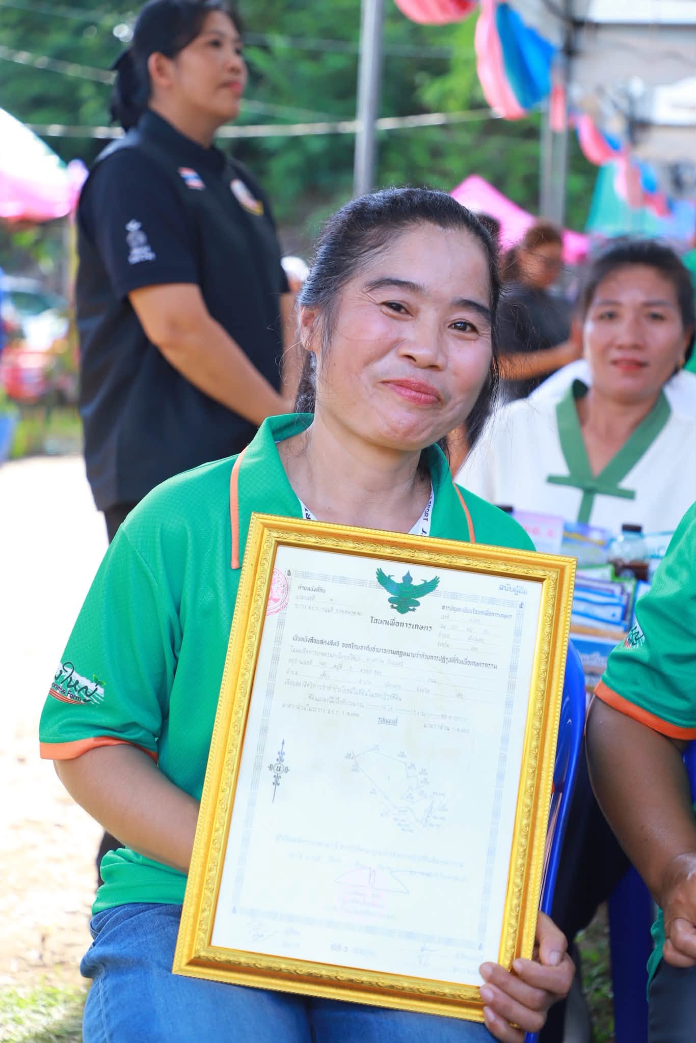title - รมว.กษ. นำทีมลงพื้นที่ตรวจราชการ พร้อมมอบโฉนดเพื่อการเกษตร ส.ป.ก.เลย กว่า 6 พันไร่